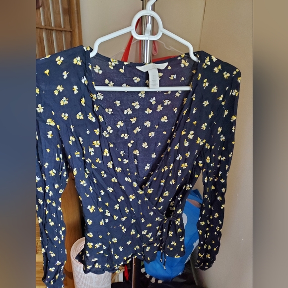 H&M full wrap long sleeve top - Picture 1 of 3